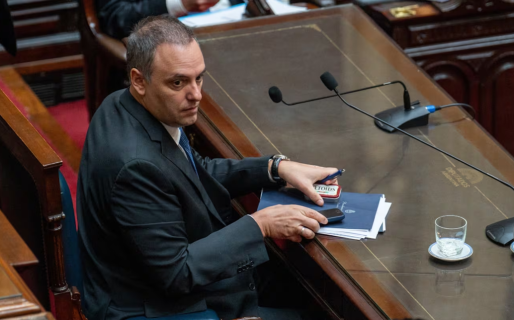Senado: Manuel Adorni contradijo la versión de Bullrich y se puso a disposición para dar su informe de gestión el 2 de julio