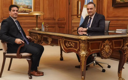 Tras haber renunciado a su banca de diputado, Ravier confirmó su primera conferencia como vocero presidencial