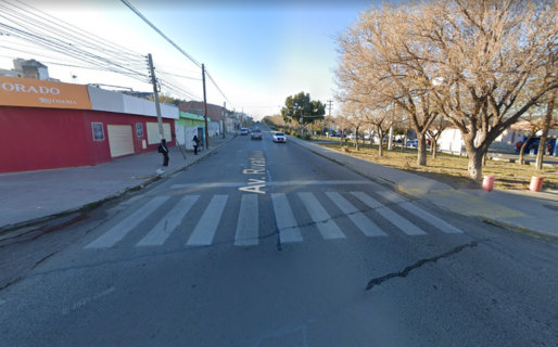 Forzaron un auto estacionado en Avenida Rivadavia y robaron un bolso con camisetas y carnets de fútbol