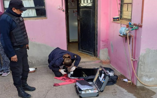 En minutos, un hombre intentó entrar a robar a una casa y logró ingresar a otra: se llevó una notebook, perfumes y hasta shampoo