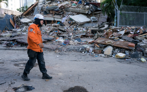 Tragedia en Venezuela: ascienden a 235 los muertos y continúan buscando sobrevivientes entre los escombros