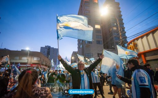 «El que no salta es un inglés»: Argentina está en la final y el centro de Comodoro se llena de festejos