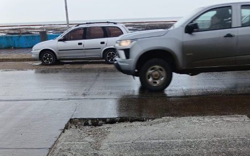 Corte total en la Av. Ducós por tareas de saneamiento donde se hundió la calzada