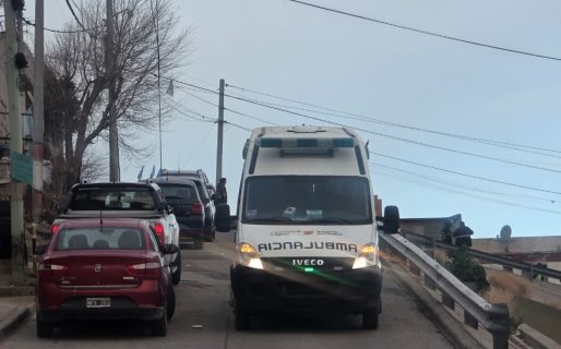 Un motociclista perdió el control y despistó en Alsina y Huergo