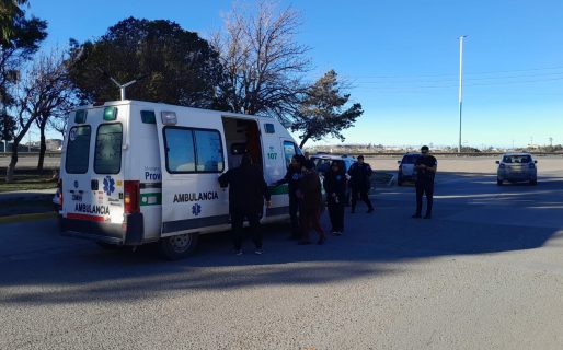 Susto en B° Rodríguez Peña: Un matrimonio de adultos mayores protagonizó un despiste vehicular