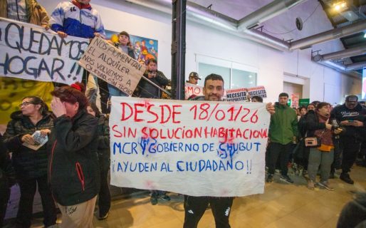 «Queremos soluciones»: el reclamo de vecinos afectados interrumpió el discurso de Othar en la Feria del Libro