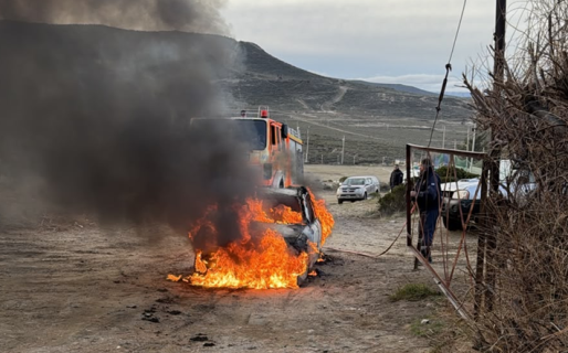Un auto se prendió fuego por quedar con las luces prendidas durante mucho tiempo