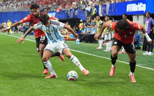 Contundente respaldo de la FIFA tras las críticas a los árbitros de Argentina-Egipto: “Las acusaciones infundadas no tienen cabida”