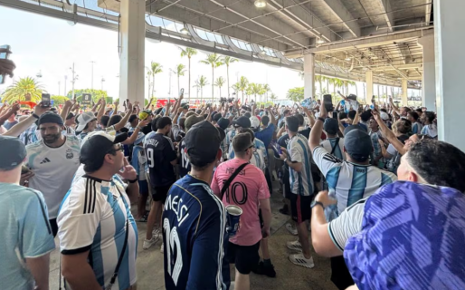 Del Fan Fest improvisado por el calor al desahogo final: así vivieron los hinchas argentinos el partido contra Cabo Verde