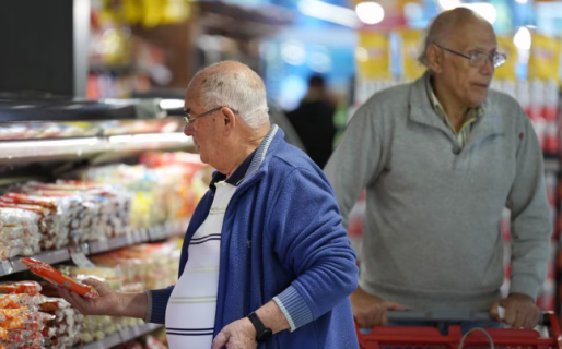 Cuánto aumentarán las jubilaciones, la AUH y otras asignaciones en agosto, tras el dato de inflación del Indec
