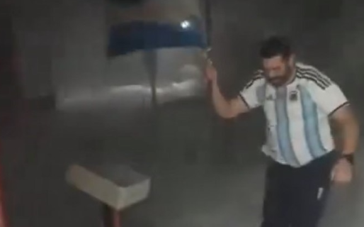 Con la camiseta de la Selección y temperaturas bajo cero: así celebró un docente&nbsp;en la Antártida la victoria ante Inglaterra