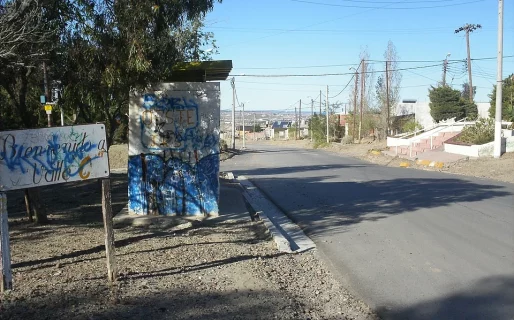 Aislados en zona norte: Vecinos de Kilómetro 18 caminan hasta 4 kilómetros por la falta de transporte interno
