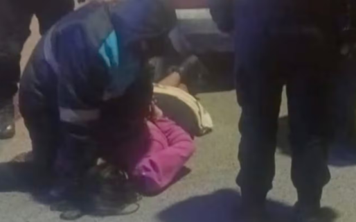 Una mujer mordió a una policía para evitar que le secuestren el auto durante un control de alcoholemia en Chubut