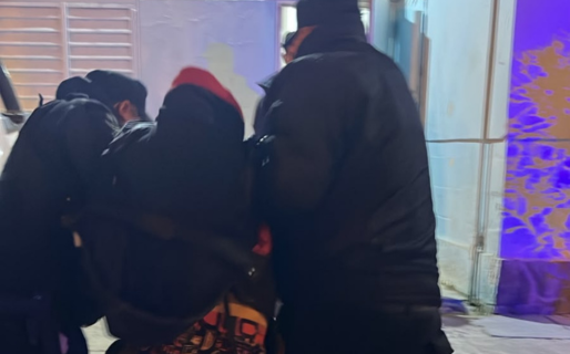 Agredió a su pareja y quiso ensañarse a los golpes con los policías que acudieron al auxilio