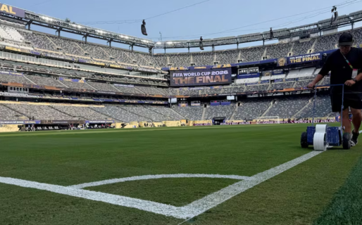 En medio de un fuerte operativo por la llegada de Trump, abrieron las puertas del estadio