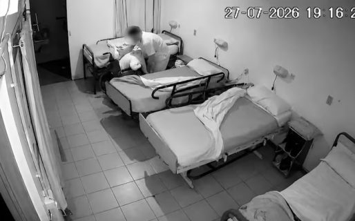 Grabaron al cuidador de un geriátrico maltratando a dos jubiladas: “Morite de una vez”