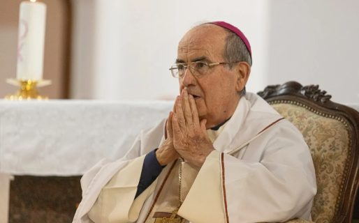 La Catedral abre sus puertas para despedir al obispo Gimeno Lahoz