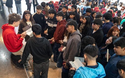 300 alumnos recibirán un libro en el marco del programa “Leer nos mueve, leer nos cambia”