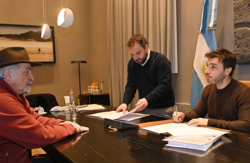 Plan Galina: Torres firmó el decreto para licitar la construcción del nuevo acueducto de Comodoro Rivadavia