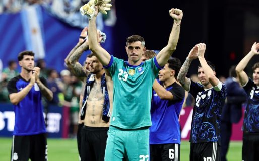 Dibu Martínez destacó la entrega de la Selección tras vencer a Inglaterra: “Jugamos con el cuchillo entre los dientes”