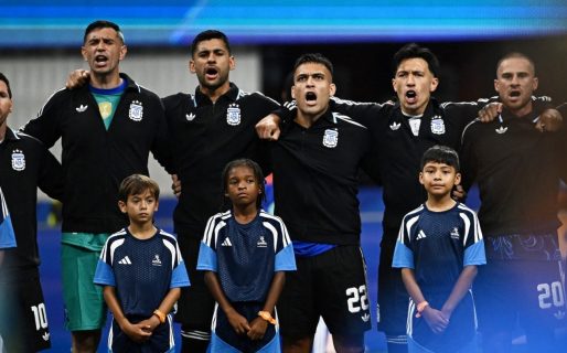 La emoción de los jugadores de la Selección durante el momento del himno en las semifinales ante Inglaterra
