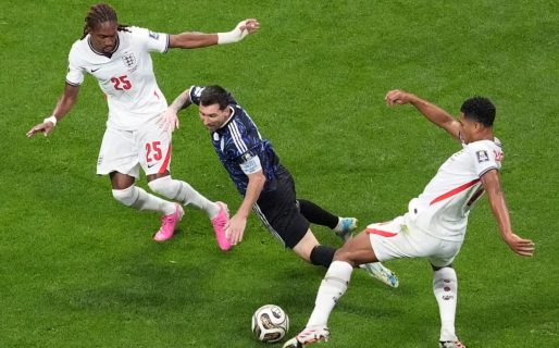 Argentina e Inglaterra empatan en un primer tiempo de máxima tensión y sin situaciones claras de gol