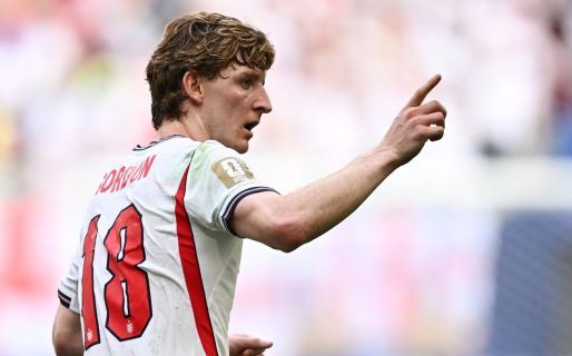 Inglaterra se puso arriba con un gol de Gordon