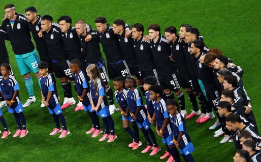 La FIFA confirmó con qué camiseta jugará la Selección argentina ante España en la final del Mundial