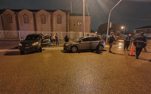<strong>Choque entre un auto y una camioneta en San Cayetano: una mujer sufrió un golpe leve</strong>