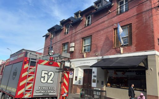 Una falla eléctrica provocó un fuerte estruendo y generó preocupación en un edificio céntrico