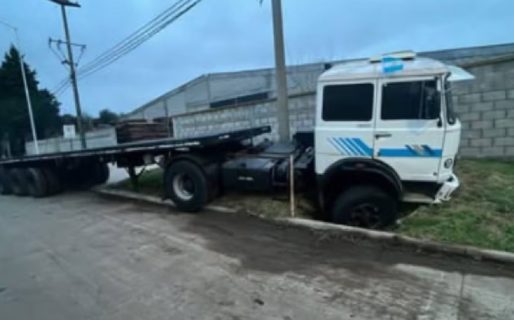Un hombre murió aplastado por su camión cuando intentaba arreglar una falla mecánica