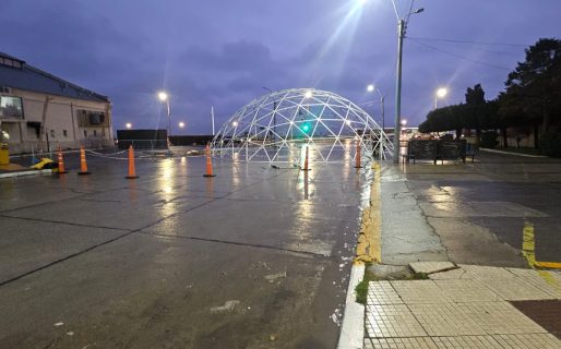 Modifican el tránsito por el armado del domo para la Feria del Libro en Comodoro
