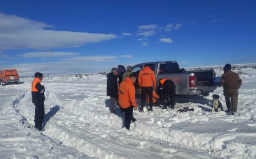 El Gobierno realiza operativo conjunto para asistir a pobladores afectados por la nieve en el sur provincial