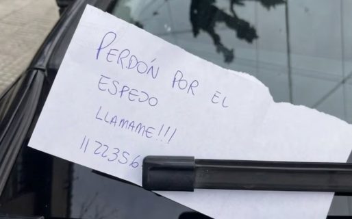 Nueva estafa virtual: te rompen el espejo del auto, dejan una nota y luego acceden a tu cuenta bancaria