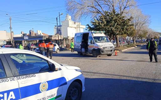 Un motociclista resultó herido tras un choque con un auto en la avenida Kennedy