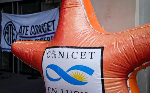 Más de 2.600 científicos, entre ellos 25 premios Nobel, le reclamaron a Milei que frene el ajuste a la ciencia
