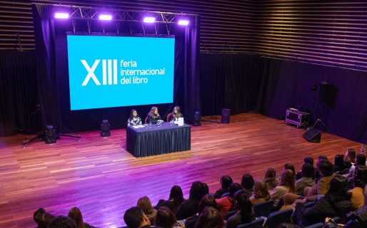 La Feria del Libro vive su segundo día con gran convocatoria y espera una sala colmada para Felipe Pigna