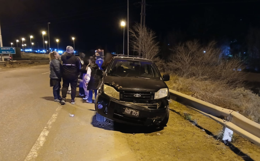 Chocó una camioneta en Rada Tilly, lesionó a una mujer y escapó sin asistirla