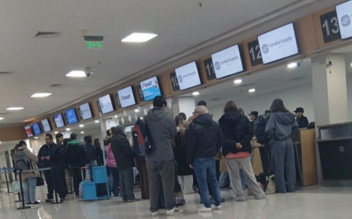 Pasajeros que viajaban a Trelew denuncian que el avión llegó sin el equipaje