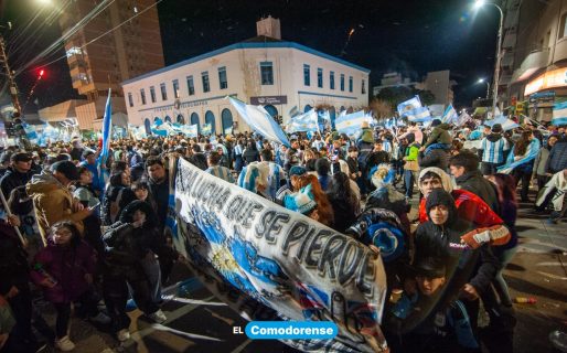 Un operativo con 300 policías contuvo la marea humana que celebró en la calle San Martín