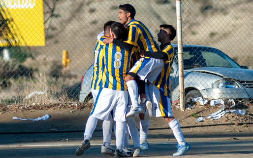 Camioneros y Oeste Juniors definirán al campeón del Apertura B