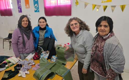 «Una frazada es un abrazo al alma»: impulsan una colecta de ropa en desuso para abrigar a familias vulnerables