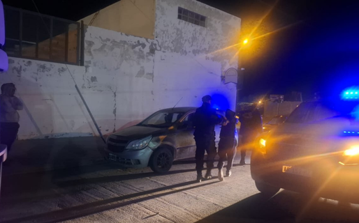 Volvió a robar al mismo frigorífico: terminó reducido mientras intentaba sustraer elementos de un vehículo