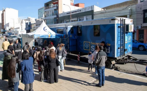 Con entrega de medicamentos y estudios clínicos, el tráiler se instaló en el Juan XXIII