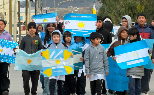 La Escuela 155 celebró el Día de la Independencia con un emotivo desfile patrio
