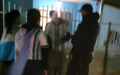 A los gritos y con ganas de pelear: el descontrolado episodio de una joven alcoholizada que alertó a todo el barrio