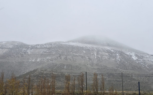 Llegó la nieve a Comodoro y el invierno se hace sentir