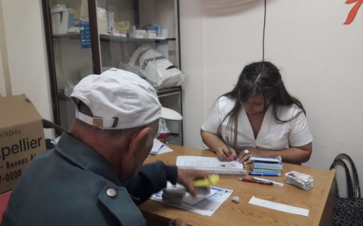 El programa de medicamentos solidarios asiste a vecinos del barrio Km. 14