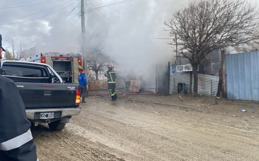 Una estufa eléctrica desató un incendio en una vivienda tras prender fuego un sillón