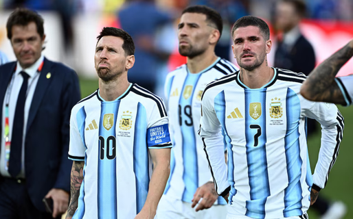 La Selección vuela hacia la Argentina: Messi y otros futbolistas no viajan con la delegación